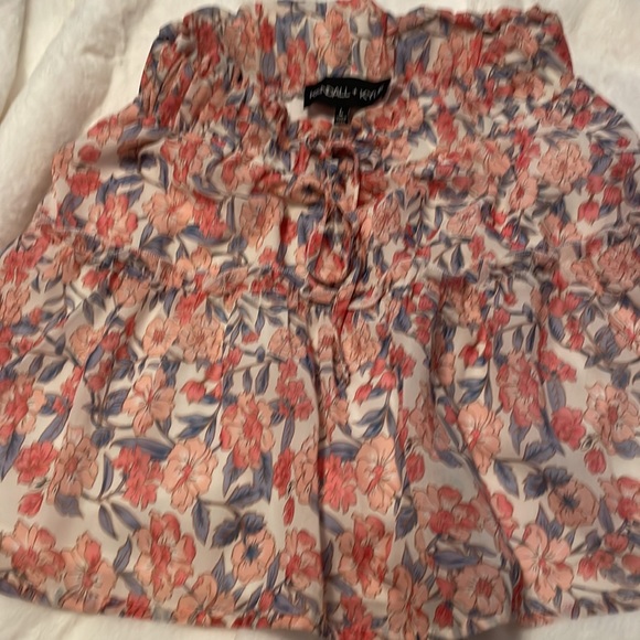 Kendall & Kylie lined dress short, looks like a skirt when worn. Size large - Picture 2 of 5